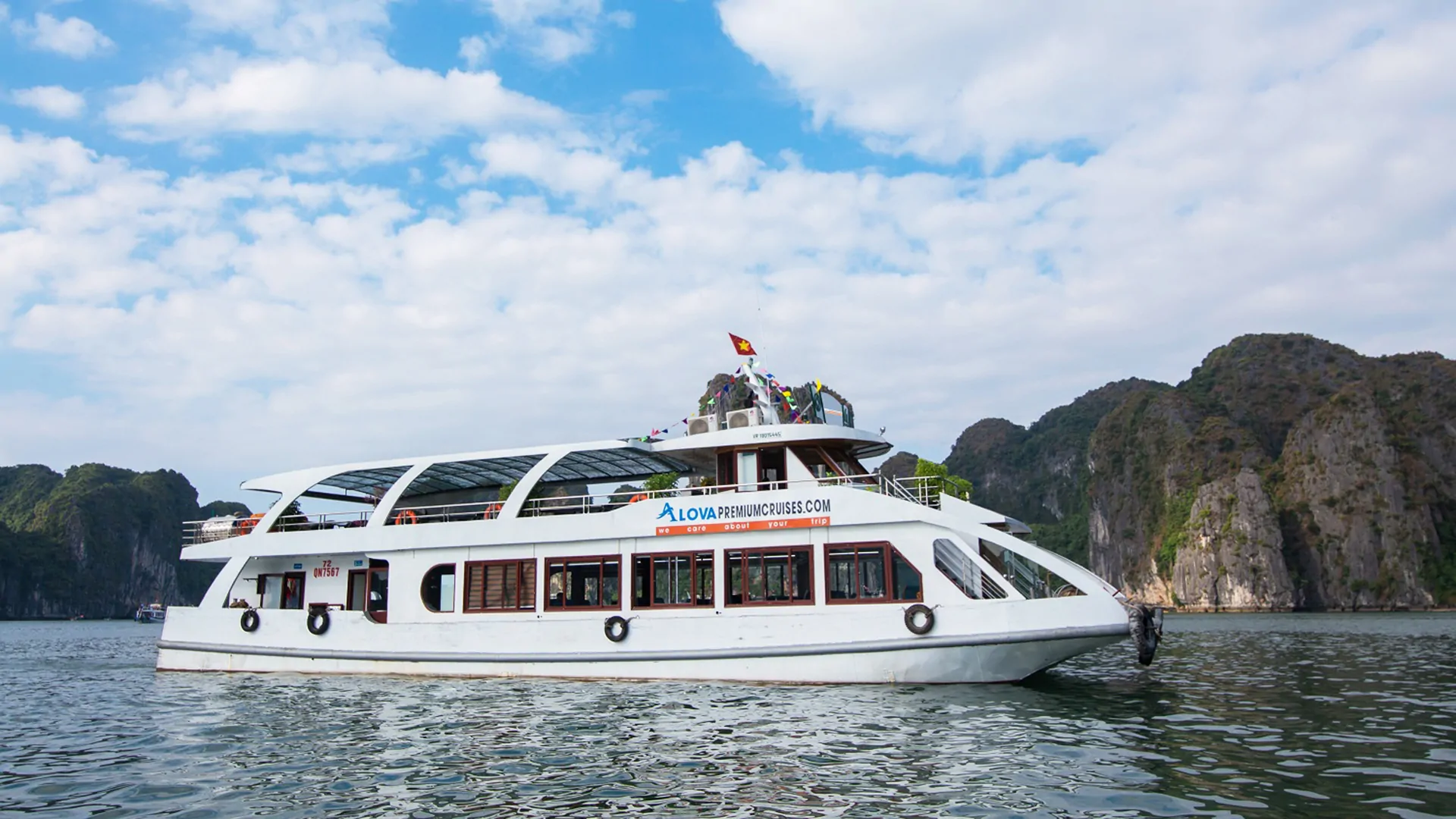 Ha-Long-Bay-Luxury-Alova-Cruise-with-Transfer-and-Lunch-Saigon-Adventure-15