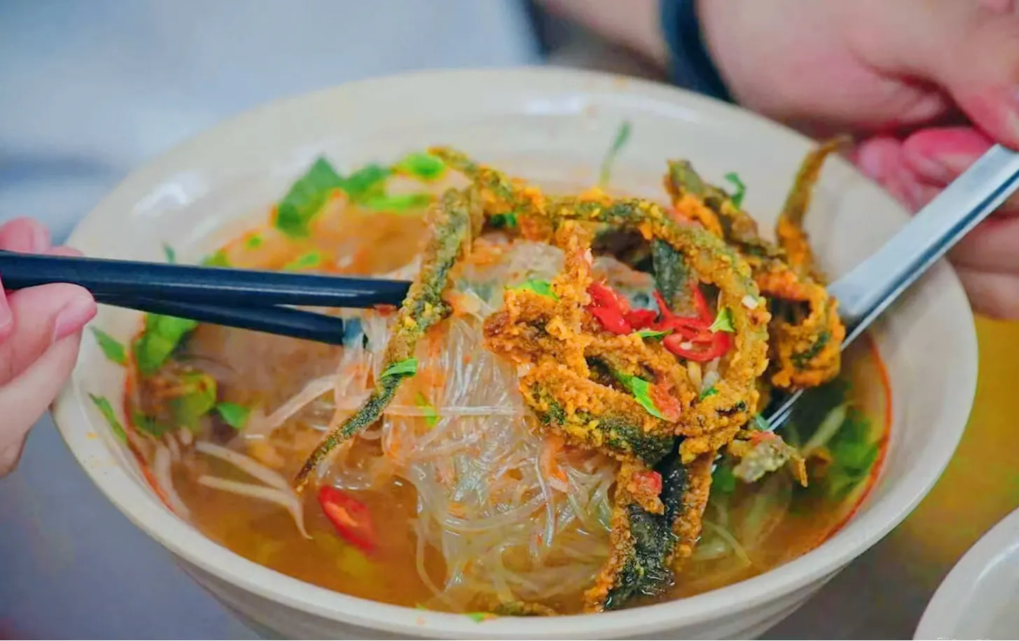 Hanoi Michelin Street Food Tour: Authentic Flavors with a Local Guide