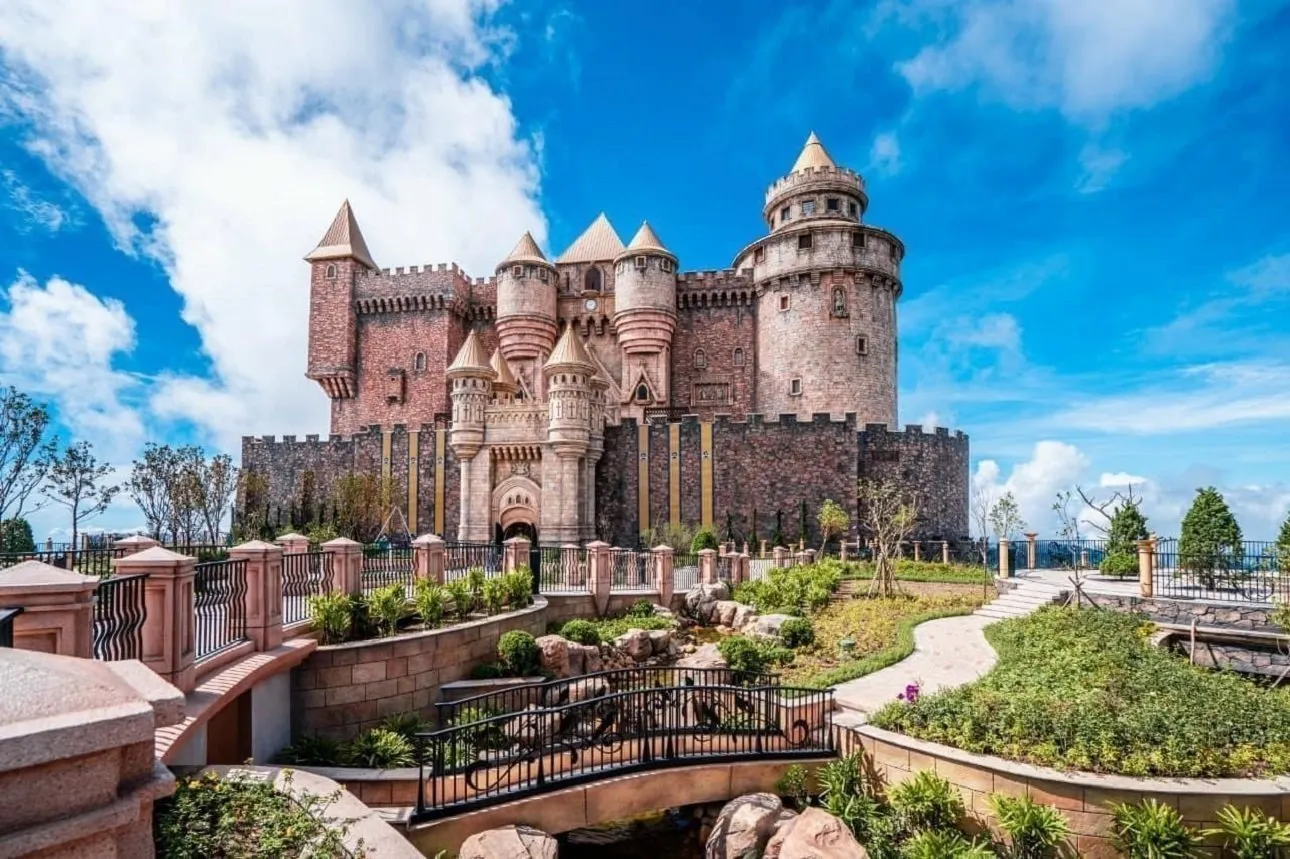 ba-na-hills-and-golden-bridge-full-day-tour-from-da-nang-hoi-an